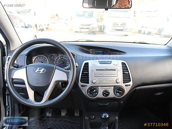 ORJİNAL 98.000KMDE HYUNDAİ İ20 1.2 TEAM ABS KLİMA GÜMÜŞ GRİ