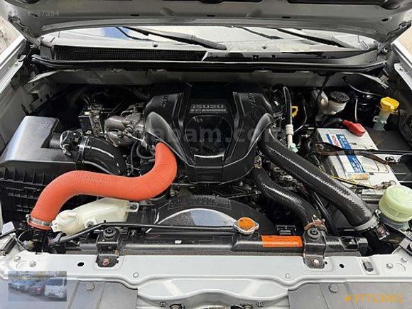 UĞUR OTO'DAN 2013 MODEL 162.790 KM'DE FULL+FULL İSUZU D MAX LTD