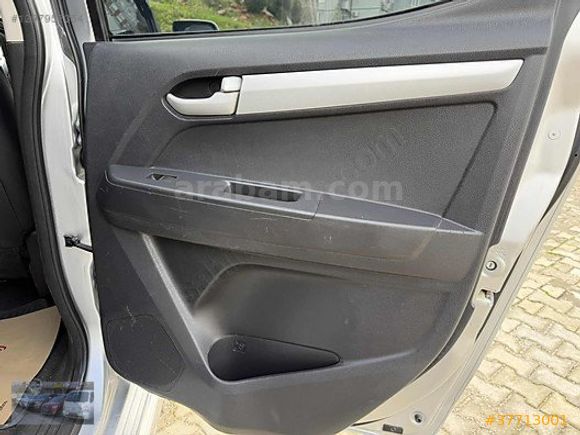 UĞUR OTO'DAN 2013 MODEL 162.790 KM'DE FULL+FULL İSUZU D MAX LTD