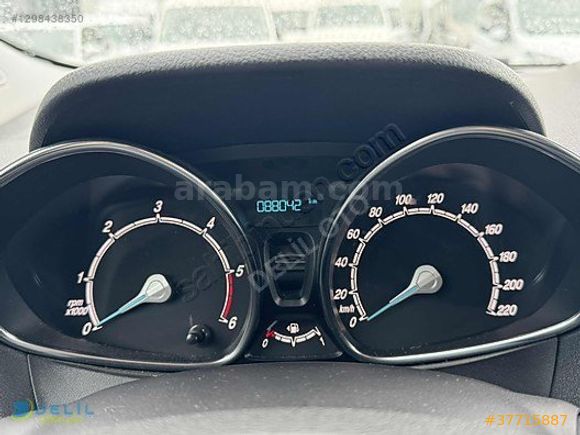 DELİL'DEN 2022 FORD 87 BİN KM DE TİTANİUM PLUS COURİER 100 HP