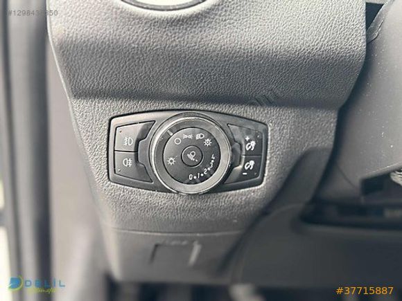 DELİL'DEN 2022 FORD 87 BİN KM DE TİTANİUM PLUS COURİER 100 HP