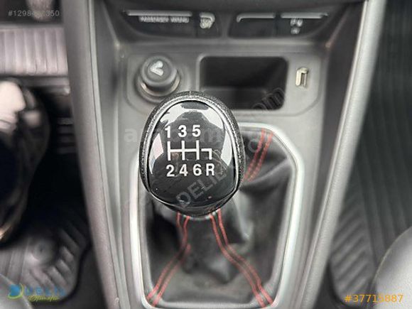 DELİL'DEN 2022 FORD 87 BİN KM DE TİTANİUM PLUS COURİER 100 HP
