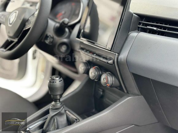 DERE MOTORS'DAN 2021 MODEL RENAULT CLIO TESLA EKRAN DEĞİŞENSİZ