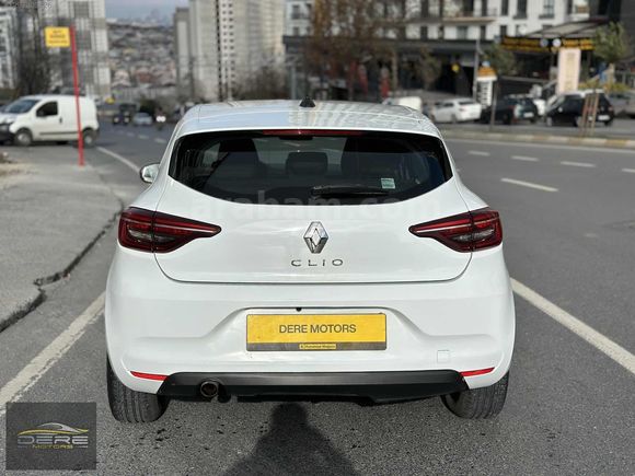 DERE MOTORS'DAN 2021 MODEL RENAULT CLIO TESLA EKRAN DEĞİŞENSİZ