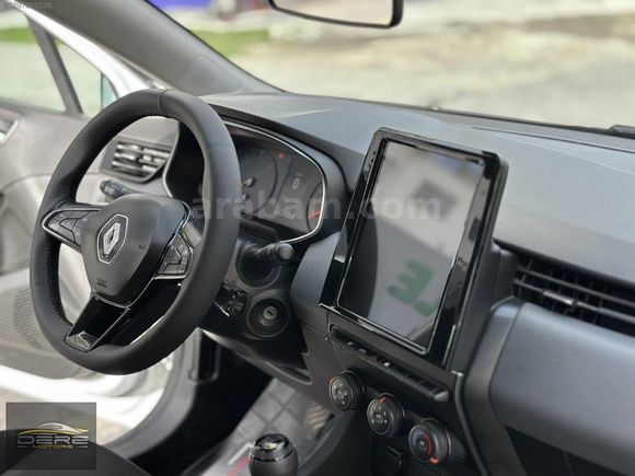 DERE MOTORS'DAN 2021 MODEL RENAULT CLIO TESLA EKRAN DEĞİŞENSİZ