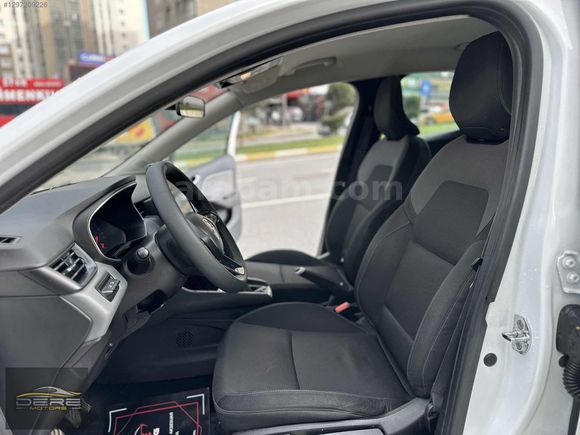 DERE MOTORS'DAN 2021 MODEL RENAULT CLIO TESLA EKRAN DEĞİŞENSİZ