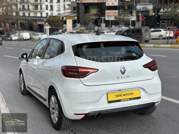 DERE MOTORS'DAN 2021 MODEL RENAULT CLIO TESLA EKRAN DEĞİŞENSİZ
