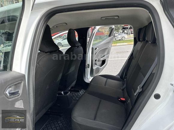 DERE MOTORS'DAN 2021 MODEL RENAULT CLIO TESLA EKRAN DEĞİŞENSİZ