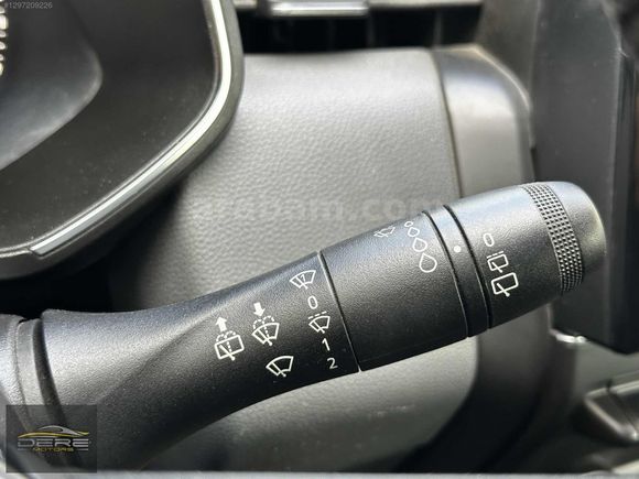DERE MOTORS'DAN 2021 MODEL RENAULT CLIO TESLA EKRAN DEĞİŞENSİZ