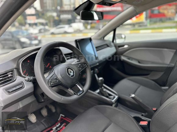 DERE MOTORS'DAN 2021 MODEL RENAULT CLIO TESLA EKRAN DEĞİŞENSİZ