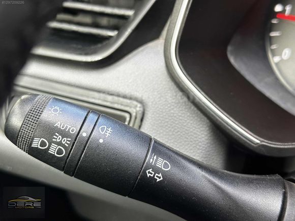 DERE MOTORS'DAN 2021 MODEL RENAULT CLIO TESLA EKRAN DEĞİŞENSİZ
