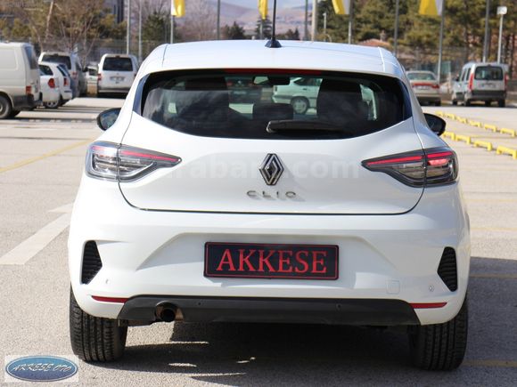YENİ KASA 2024 RENAULT CLİO 1.0 TCE EVOLUTİON OTOMATİK KAMERALI