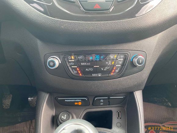 Sahibinden Ford Tourneo Courier 1.5 TDCi Titanium Plus 2018 Model 
