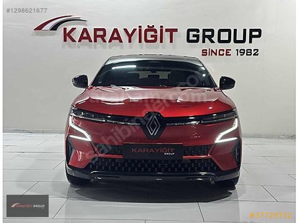 2024-RENAULT-MEGANE-E-TECH-İCONİC-KIRMIZI-SİYAH-LANSMAN RENK