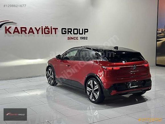 2024-RENAULT-MEGANE-E-TECH-İCONİC-KIRMIZI-SİYAH-LANSMAN RENK