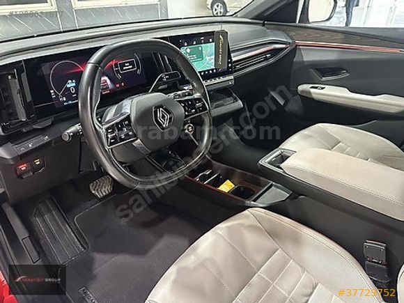 2024-RENAULT-MEGANE-E-TECH-İCONİC-KIRMIZI-SİYAH-LANSMAN RENK