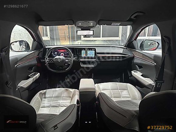2024-RENAULT-MEGANE-E-TECH-İCONİC-KIRMIZI-SİYAH-LANSMAN RENK