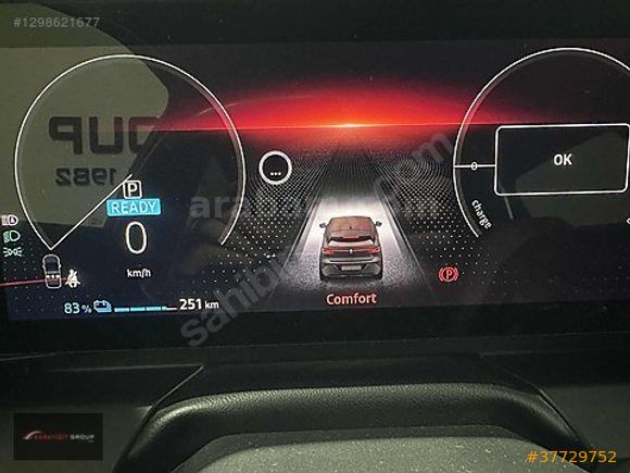 2024-RENAULT-MEGANE-E-TECH-İCONİC-KIRMIZI-SİYAH-LANSMAN RENK
