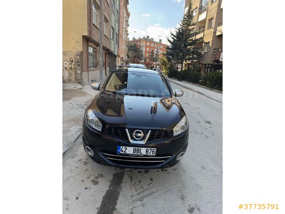 QASHQAİ CAM TAVANLI TEMİZ  DÜŞÜK KM SAHİBİNDEN 