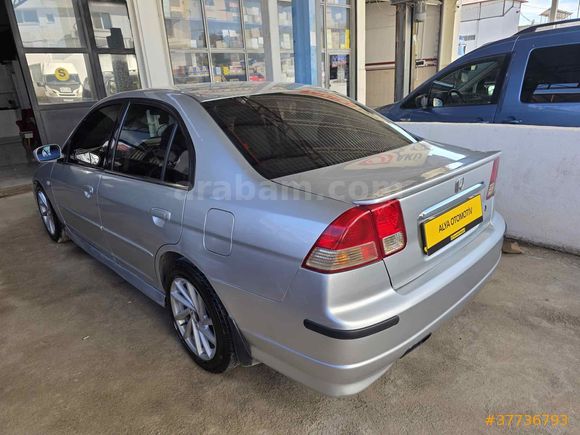 Galeriden Honda Civic 1.6 i-VTEC LS 2005 Model MERSİN/MUT