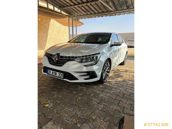 Sahibinden Renault Megane 1.3 TCe Icon 2023 Model  18.000 km Beyaz