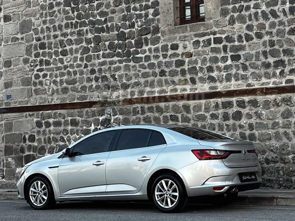 2020 MODEL MEGANE 1.5 BLUE DCİ TOUCH EDC LED STAR&STOP