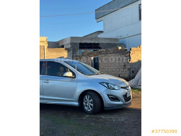 Sahibinden Hyundai i20 1.4 CRDi Style 2012 Model 