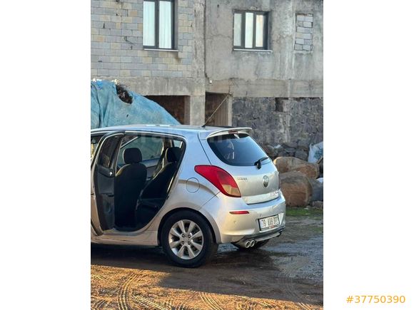 Sahibinden Hyundai i20 1.4 CRDi Style 2012 Model 