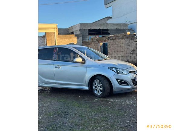 Sahibinden Hyundai i20 1.4 CRDi Style 2012 Model 