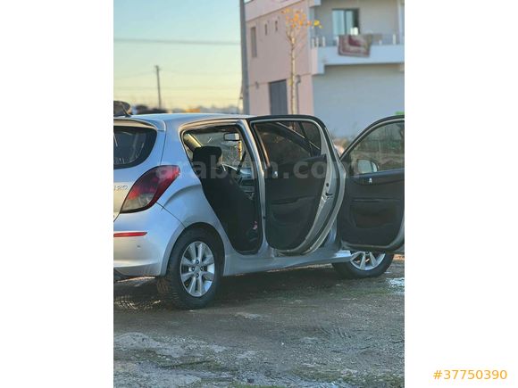 Sahibinden Hyundai i20 1.4 CRDi Style 2012 Model 