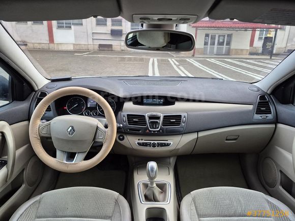 DEĞİŞENSİZ 1.5 dCi Privilege 2009 Model  261.000 km Gri (Gümüş)