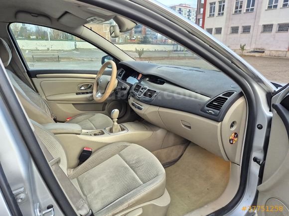 DEĞİŞENSİZ 1.5 dCi Privilege 2009 Model  261.000 km Gri (Gümüş)