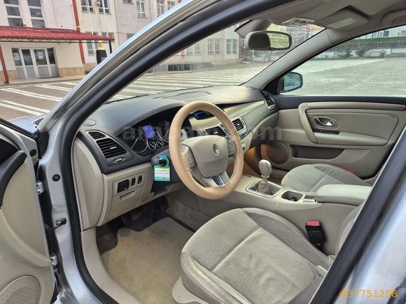 DEĞİŞENSİZ 1.5 dCi Privilege 2009 Model  261.000 km Gri (Gümüş)