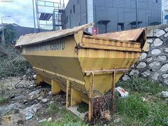 Tuzlama ve asfalt robotu mevcuttur