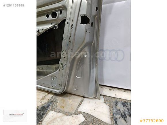Volkswagen Caddy Sağ Ön Kapı Camı