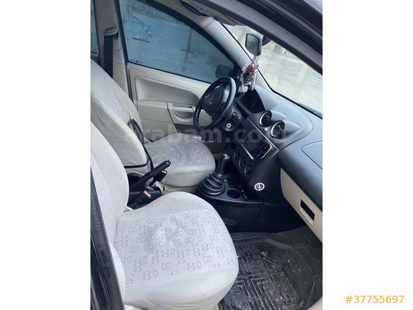Sahibinden Sonruuflu Ford Fiesta 1.4 Comfort 2004 Siyah