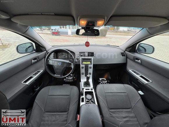 Ümit OTOMOTİV'den değişensiz 2.5 parça boyalı VOLVO S40