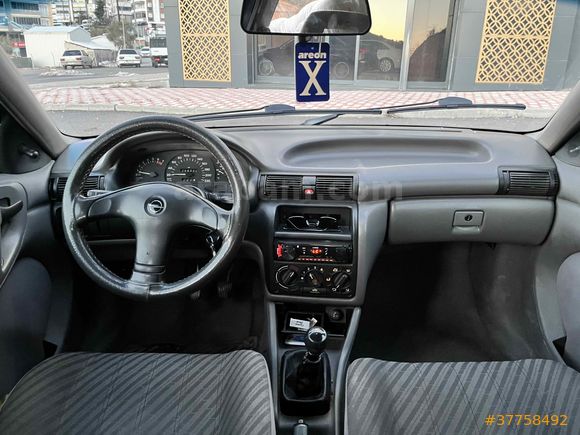 Sahibinden full orijinal sorunsuz Opel  Astra 