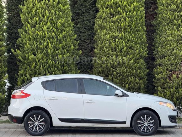 MYS MOTORS'DAN 2013 RENAULT MEGANE JOY 175 BİN PEŞİN 36 AY