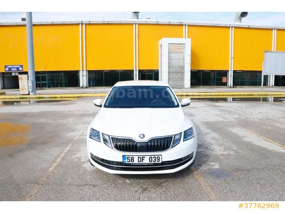 Sahibinden Skoda Octavia 1.6 TDI Style 2018 Model  136.000 km Beyaz