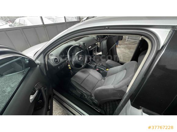Sahibinden Audi A3 Sportback 1.6 Standart 2004 Model  
Gri (Gümüş)