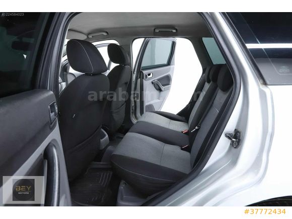 BEY MOTORS'DAN ** 2011 FORD FOCUS 1.6 TCİ COLLECTİON BAKIMLI **