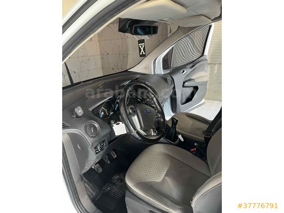 Sahibinden Ford Tourneo Courier 1.6 TDCi Titanium Plus 2016 Model 