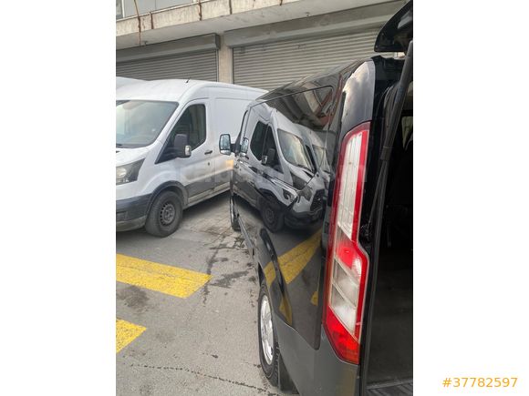 Sahibinden Ford Transit Custom 310 S Delux 2017 Model  200.000 km Siyah