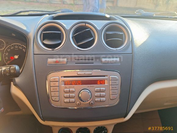 Sahibinden Ford Transit Connect K210 S GLX 2013 Model  200.000 km Siyah