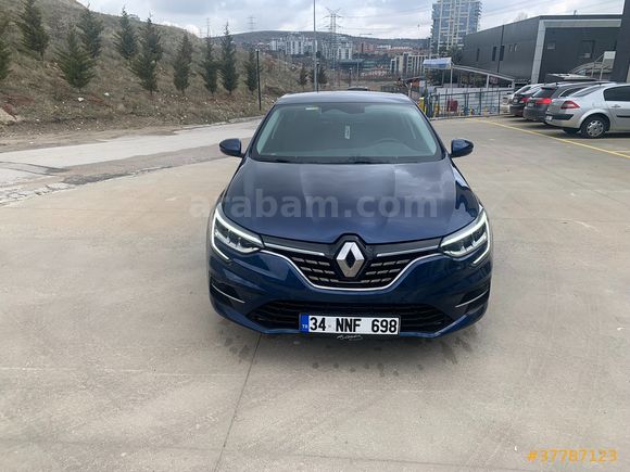 SIFIR AYARINDA-8.500 KM-SAHİBİNDEN-MEGANE ICON-2025 MODEL BOL OPSİYONLU 