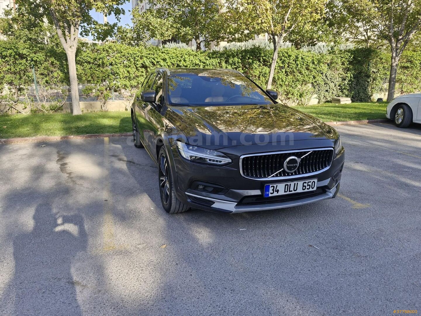 Sahibinden Volvo V90 Cross Country 2.0 B5 Pro 2020 Model Konya 136.000 km Gri 2