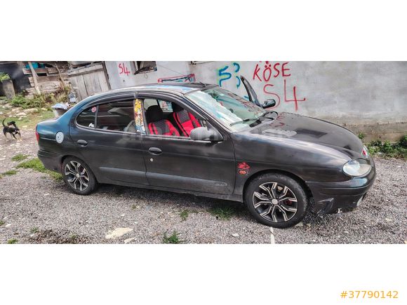 Sahibinden Renault Megane 1.6 Expression 2000 Model  400.000 km Siyah