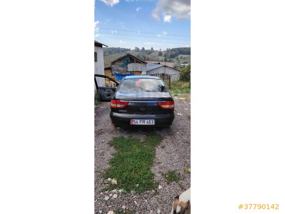 Sahibinden Renault Megane 1.6 Expression 2000 Model  400.000 km Siyah