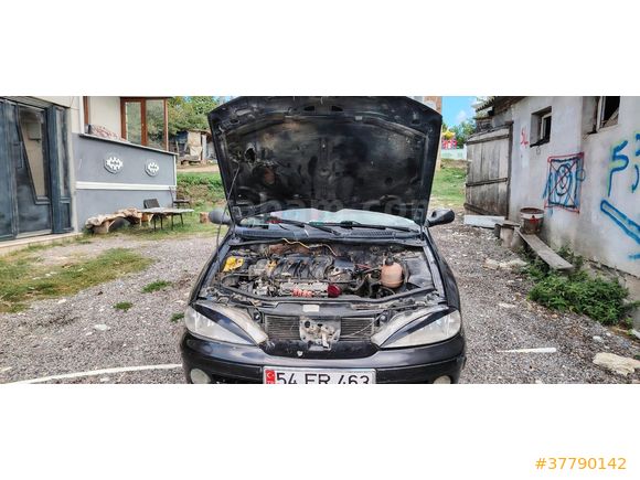 Sahibinden Renault Megane 1.6 Expression 2000 Model  400.000 km Siyah
